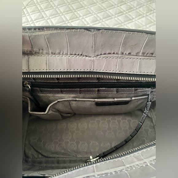 Michael Kors Large Croc Embossed Selma Satchel - Picture 7 of 9